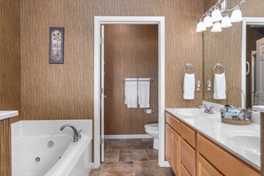 Combined shower/bathtub, jetted bath, towels, soap