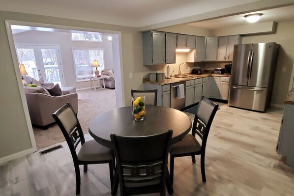 Interior - 7006 Gail Sue · ✪☆★✪ Cindy`s Super Ranch Home ✪★☆✪ (West Chester Township)