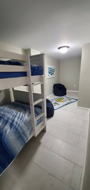A bunk bed room with a desk and chair, a rug, and a wall decoration. - 7006 Gail Sue · ✪☆★✪ Cindy`s Super Ranch Home ✪★☆✪ (West Chester Township)