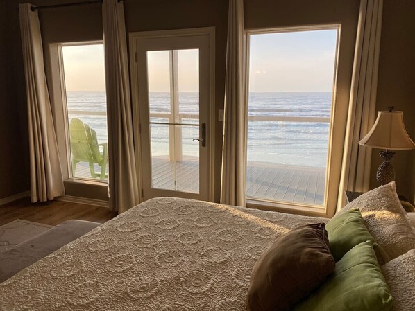 4 bedrooms, travel crib, free WiFi, bed sheets - Kahala Castle On The Beach (Galveston)