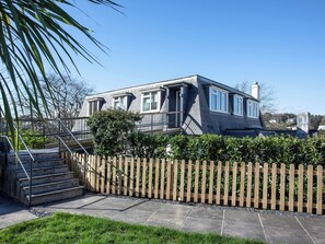 Exterior - 3 bedroom accommodation in Torquay (Torquay)