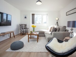 Living area - 3 bedroom accommodation in Torquay (Torquay)