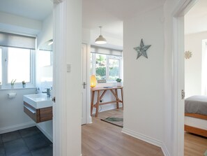 3 bedrooms, free WiFi, bed sheets - 3 bedroom accommodation in Torquay (Torquay)