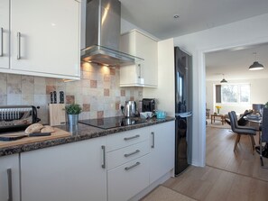 Dishwasher, high chair, freezer - 3 bedroom accommodation in Torquay (Torquay)