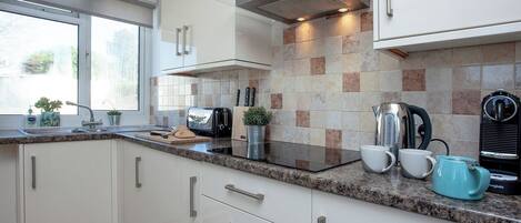 Lave-vaisselle, chaise haute, congélateur