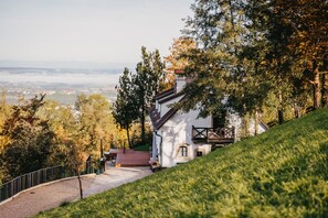 Exterior - Holiday home Waldjuwel Mostviertel - Hideaway in a country chalet (Mayerhofen)