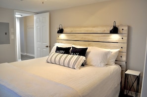 1 bedroom, iron/ironing board, WiFi, bed sheets - Newly updated 1 bed right on the beach! (Orange Beach)