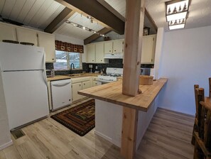 Fridge, microwave, oven, stovetop - Your All-Season Chalet Basecamp โ A/C + Unmatched Location! (Big Bear Lake)