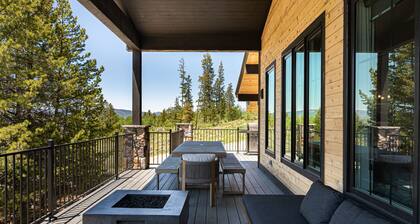 Lone Eagle Luxury Mountain Getaway with Hot Tub + Gym/Peloton