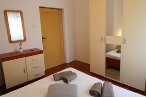 7 bedrooms, iron/ironing board, free WiFi, bed sheets - Spacious 7BR Villa Ideal for 13, No Pets, Triple Bathrooms (Ližnjan)