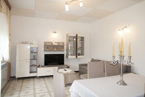Interior - Spacious 7BR Villa Ideal for 13, No Pets, Triple Bathrooms (Ližnjan)