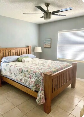 4 bedrooms, desk, iron/ironing board, free WiFi