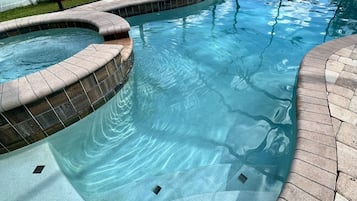 Piscine extérieure, piscine chauffée