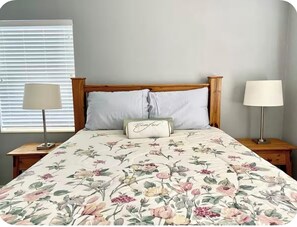 4 bedrooms, desk, iron/ironing board, free WiFi