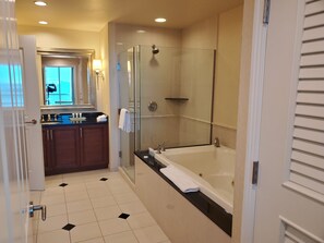 Dusche, Whirlpool, Haartrockner, Handt ücher