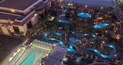 1BR Corner Penthouse Suite/Balcony 31st Floor