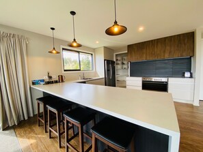 Casa de lujo, 3 habitaciones | Cocina privada | Microondas, horno y lavavajillas