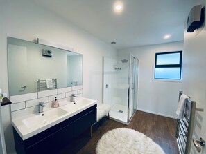 Bathroom - Antler Lodge (Lake Tekapo)