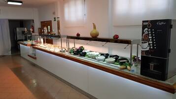 Morgenmadsbuffet hver dag (3.5 EUR pr. person)