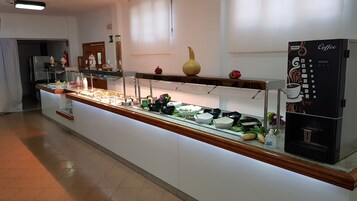 Daily buffet breakfast (EUR 3.5 per person)