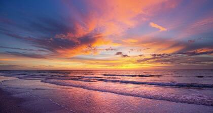 Pool & Close to dtwn w/2 Bikes