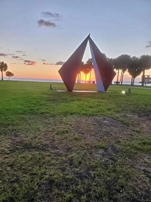 Exterior - Tiny rental +patio+BBQ+2bikes+Parking- great area! (St Petersburg)
