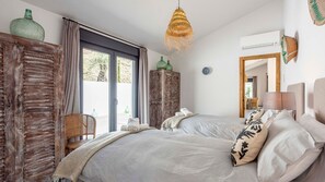 2 bedrooms, iron/ironing board, travel cot, WiFi