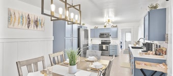 Minutes to Redwoods and Short Walk to Ocean - 4/Bdr. Home - The Modern Vintage