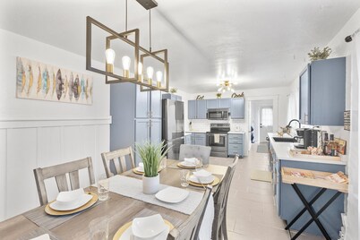 Minutes to Redwoods and Short Walk to Ocean - 4/Bdr. Home - The Modern Vintage