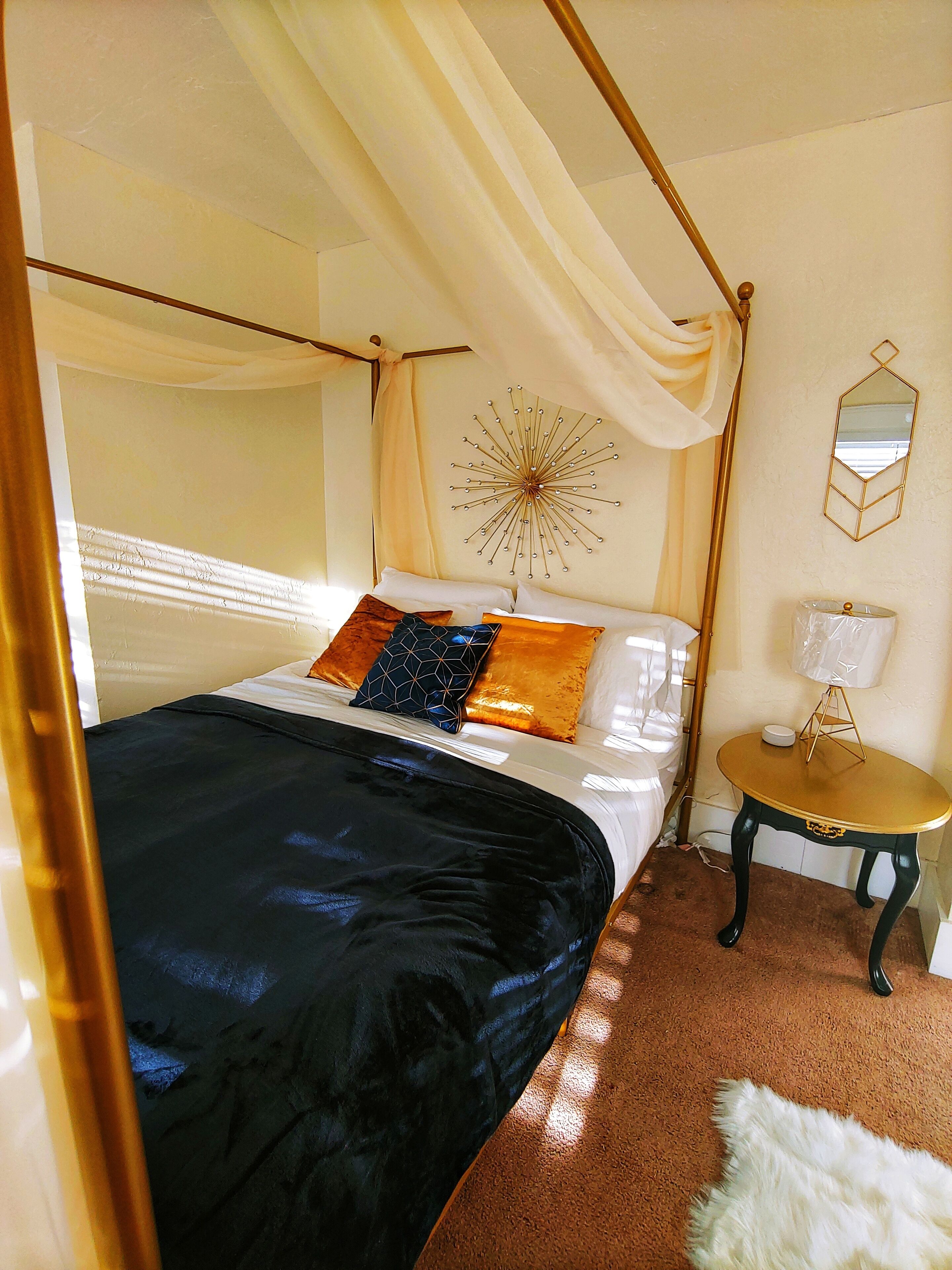 4 bedrooms, desk, iron/ironing board, travel crib