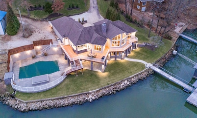 Private Pool & Spa, Outdoor Kitchen, Boat Ramp, Great Views & Flat Lot
