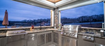 Private Pool & Spa, Outdoor Kitchen, Boat Ramp, Great Views & Flat Lot