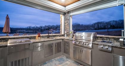 Private Pool & Spa, Outdoor Kitchen, Boat Ramp, Great Views & Flat Lot