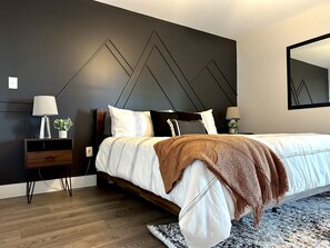 4 bedrooms, iron/ironing board, WiFi, bed sheets