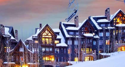 True Ski InOut, Snow Cloud, 2 Master Suites, Hot Tubs, walk to Ritz Pool