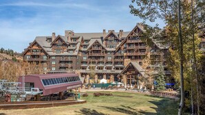 A large lodge with multiple balconies and a ski lift in the foreground. - 4BR ski-in/out Beaver Creek condo with mountain views (Avon)