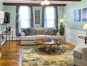 TV - All New Private and Cozy in great location (Wallingford)