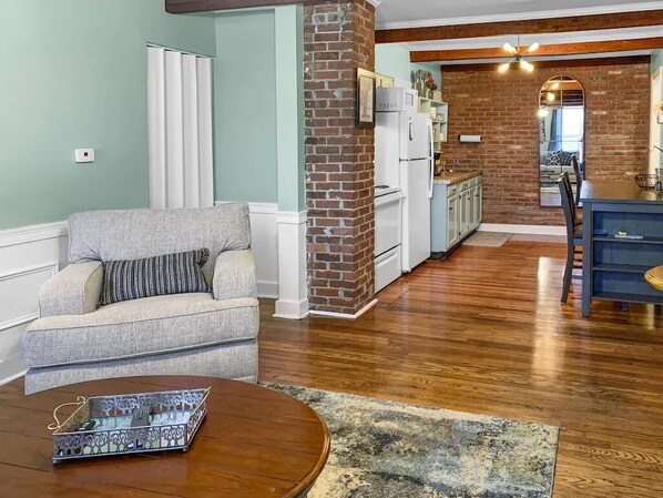 TV - All New Private and Cozy in great location (Wallingford)