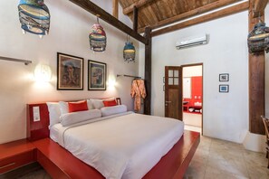 2 bedrooms, in-room safe, desk, iron/ironing board - Oasis in the Heart of Seminyak (Seminyak)