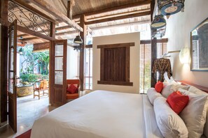 2 bedrooms, in-room safe, desk, iron/ironing board - Oasis in the Heart of Seminyak (Seminyak)