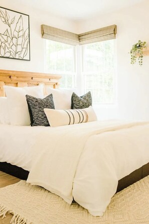 4 Schlafzimmer, Schreibtisch, Bügeleisen/Bügelbrett, Reisekinderbett