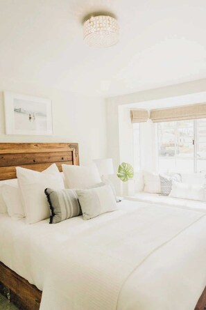 4 camere, una scrivania, ferro/asse da stiro, culla da viaggio