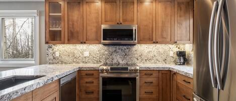 Fridge, microwave, stovetop, dishwasher