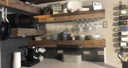 Completely Remodeled-- 1/1 just 2 blocks from the base!