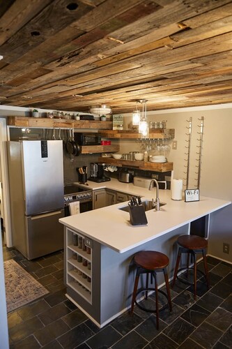 Completely Remodeled-- 1/1 just 2 blocks from the base!