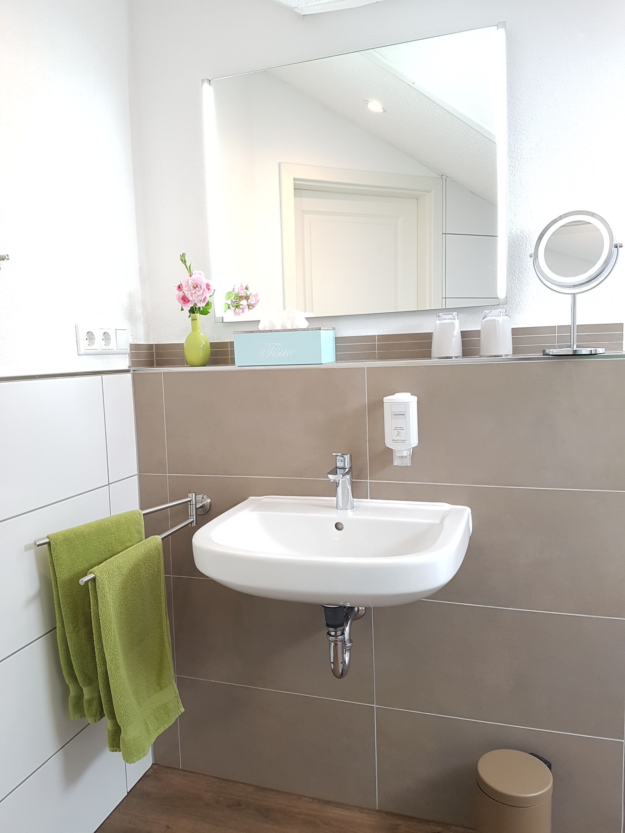 Doppelzimmer Waldblick ca. 20qm Dusche/WC