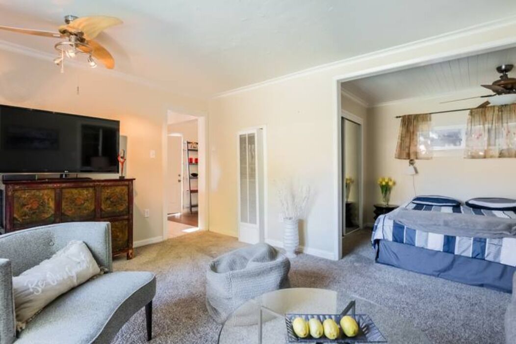 1 habitación, tabla de planchar con plancha, wifi y ropa de cama 