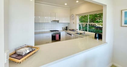 Scarlett's Place | Golf Retreat, 4 Bedroom, 2 Bathroom, Sauna, BBQ, Deck, Accessible