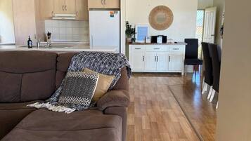 Fernseher, Videospiele, DVD-Player, Musikbibliothek