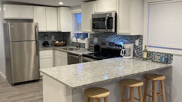 雪櫃、微波爐、焗爐、爐具